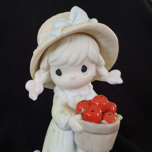 Vintage 1996 Precious Moments “Happiness to the Core” Porcelain Figurine #261378 - Picture 5 of 7